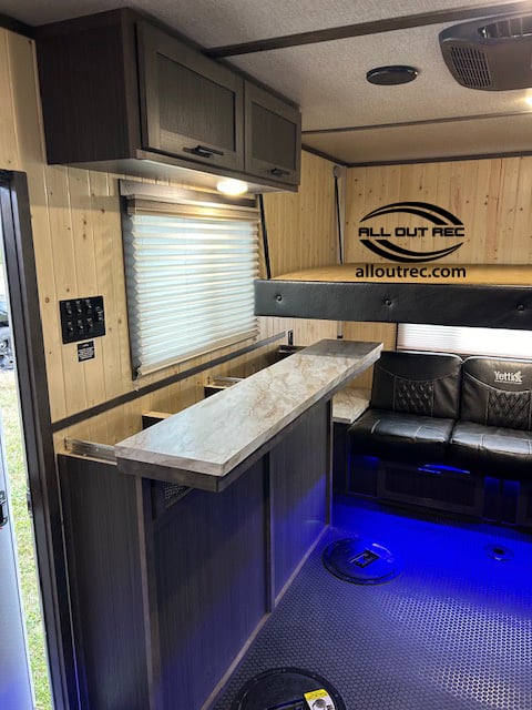 2025 YETTI Model: A816PK Interior photo